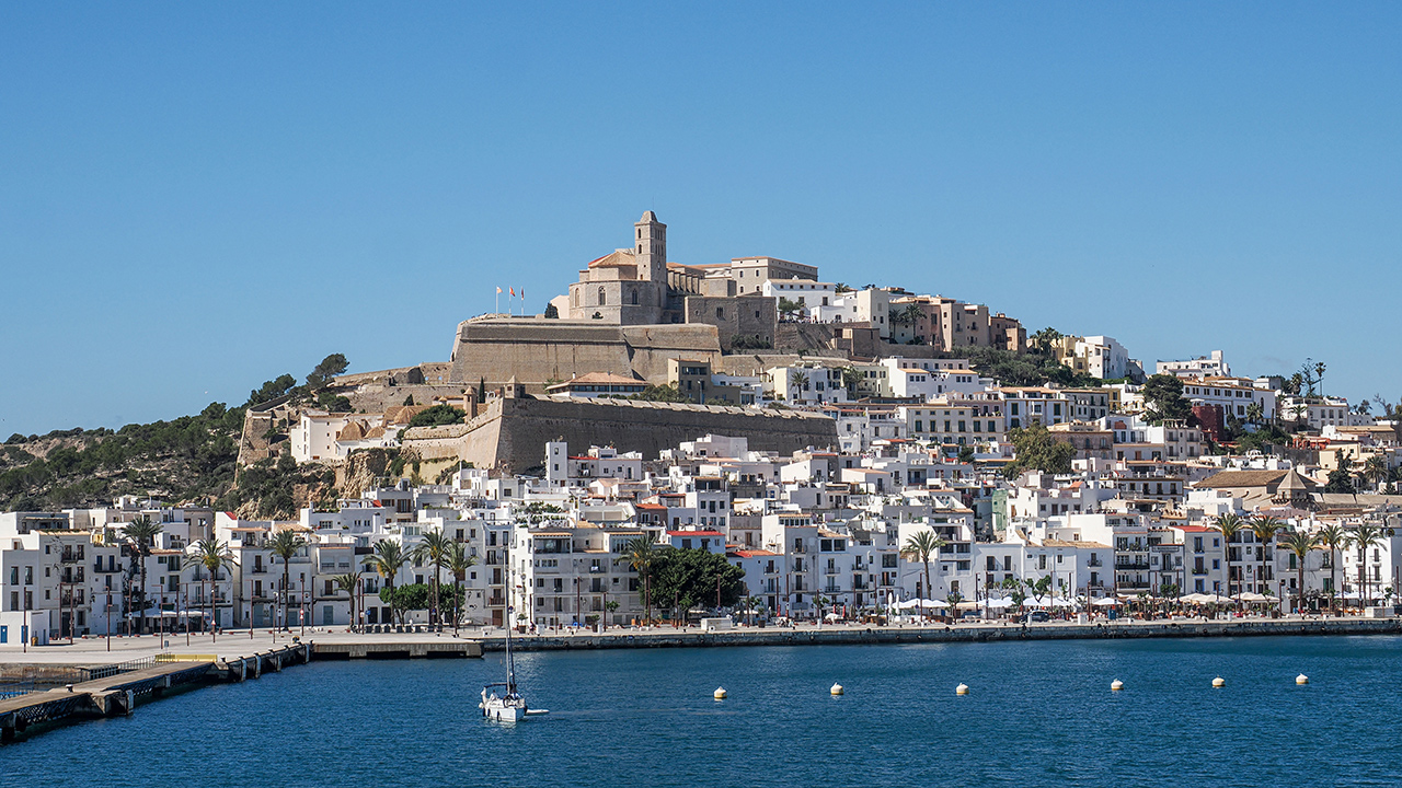 Die Balearen - Ibiza - Hauptstadt mit Burg