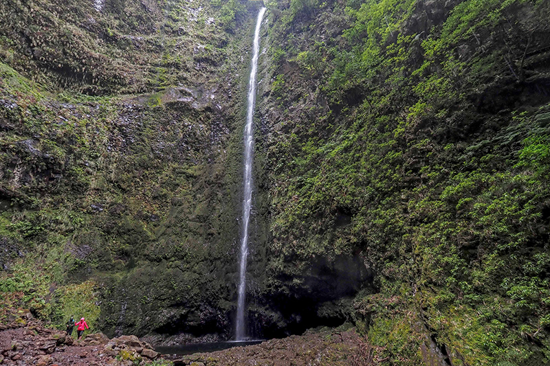 Madeira - Wasserfall in der Caldairao Verde